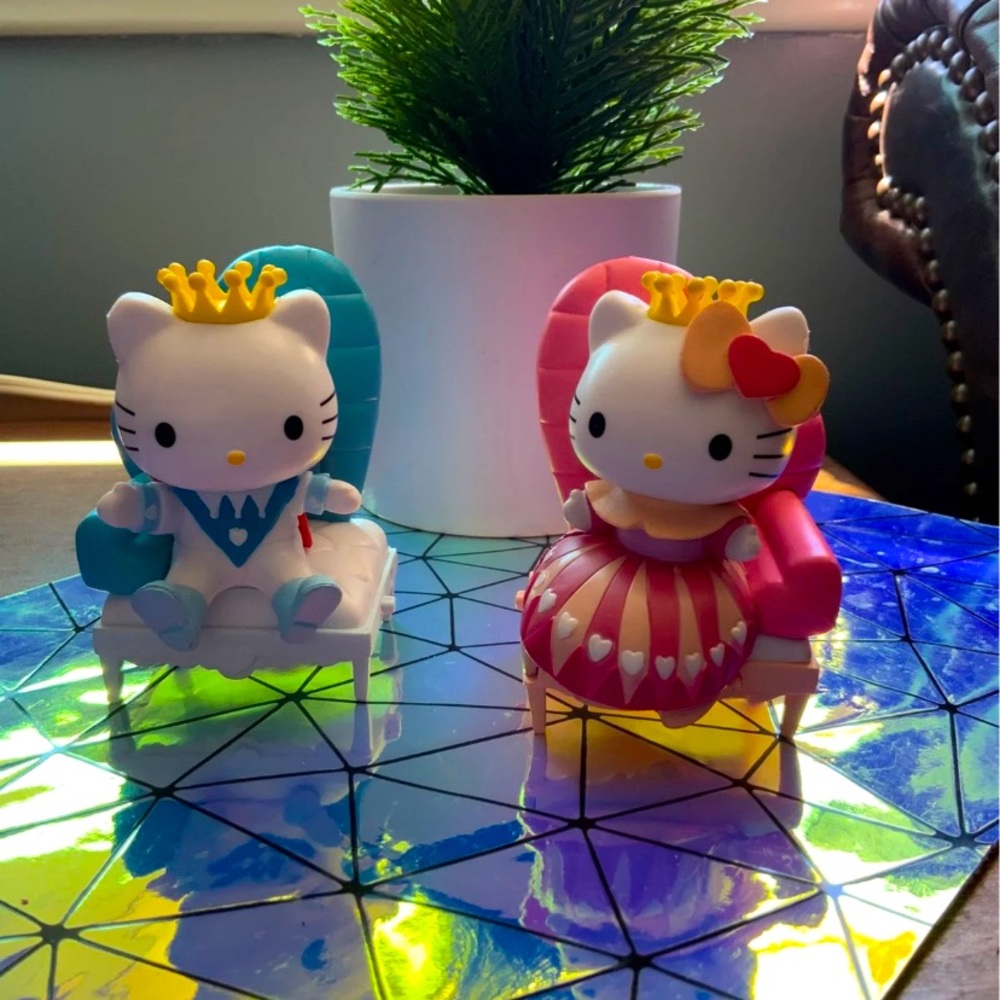Hello Kitty and Daniel valentine figure